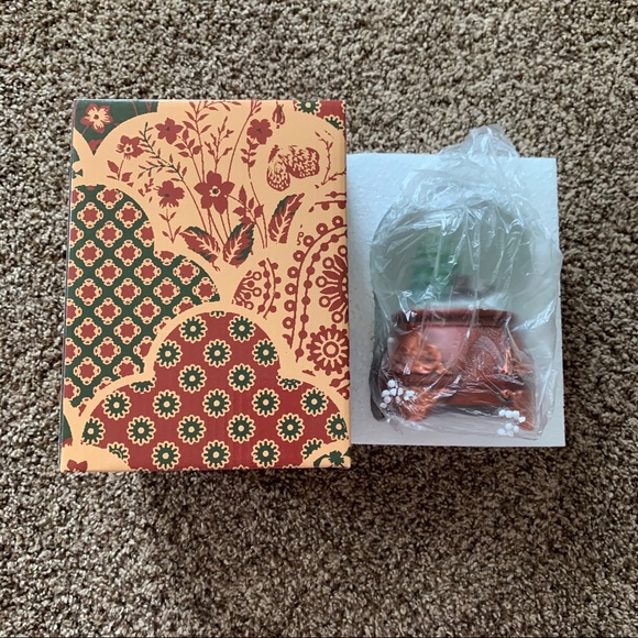 NEW Taylor Swift Snow Globe Christmas Tree Farm - Picture 13 of 14